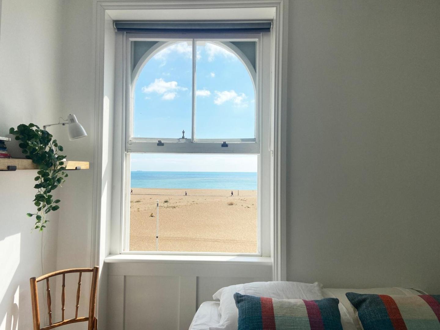 Spacious 2bd Flat With Stunning Views Apartment *