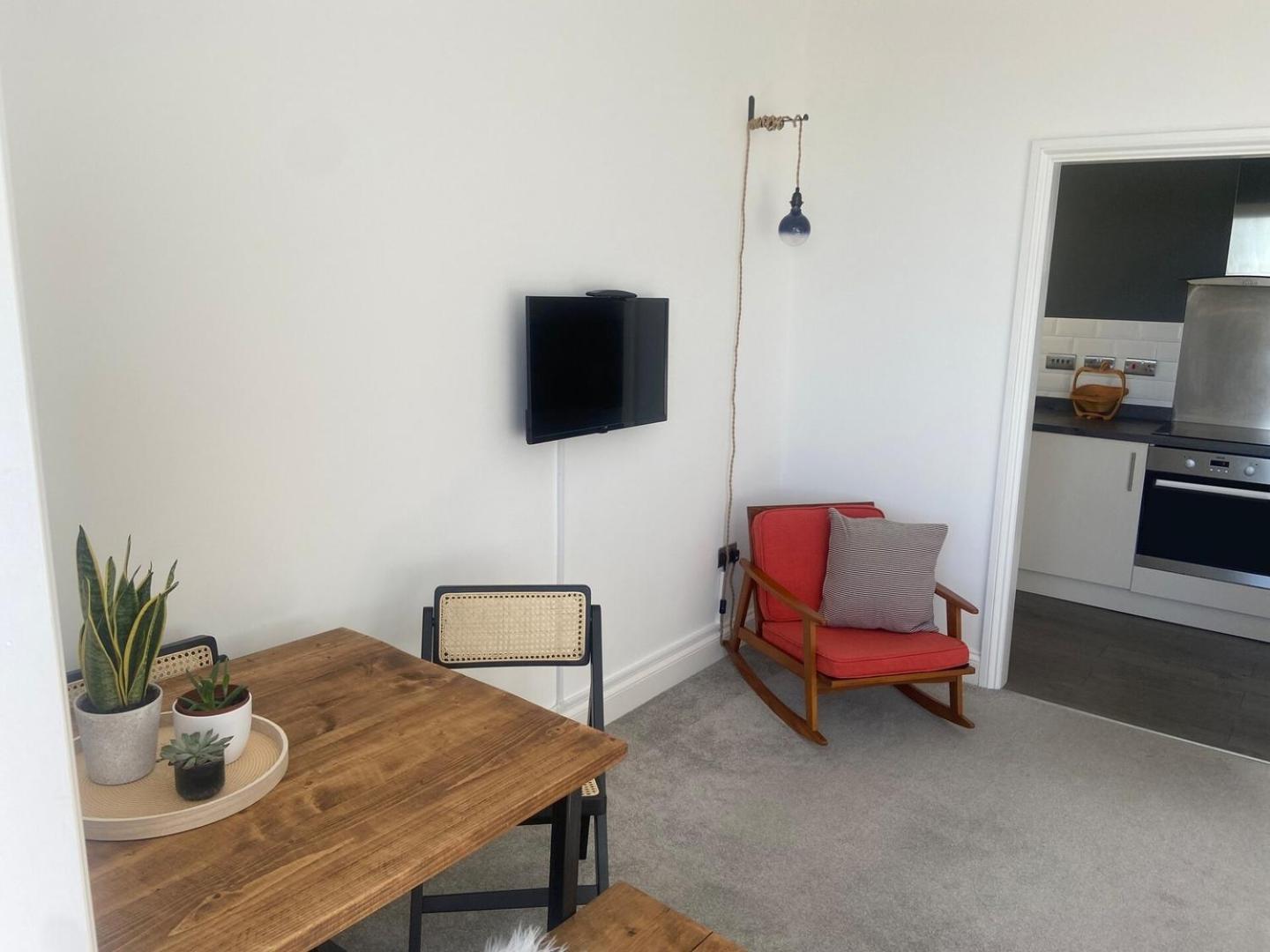 Spacious 2bd Flat With Stunning Views *